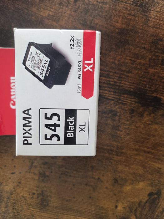 czarny tusz do drukarki Canon PG-545XL.
