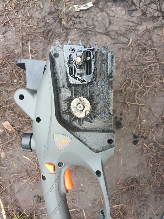 Електропила майже нова  в хорошому стані