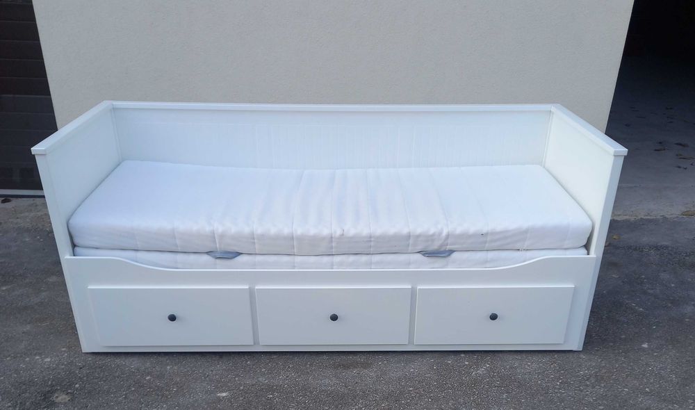 Łóżko ikea hemnes z dwoma materacami