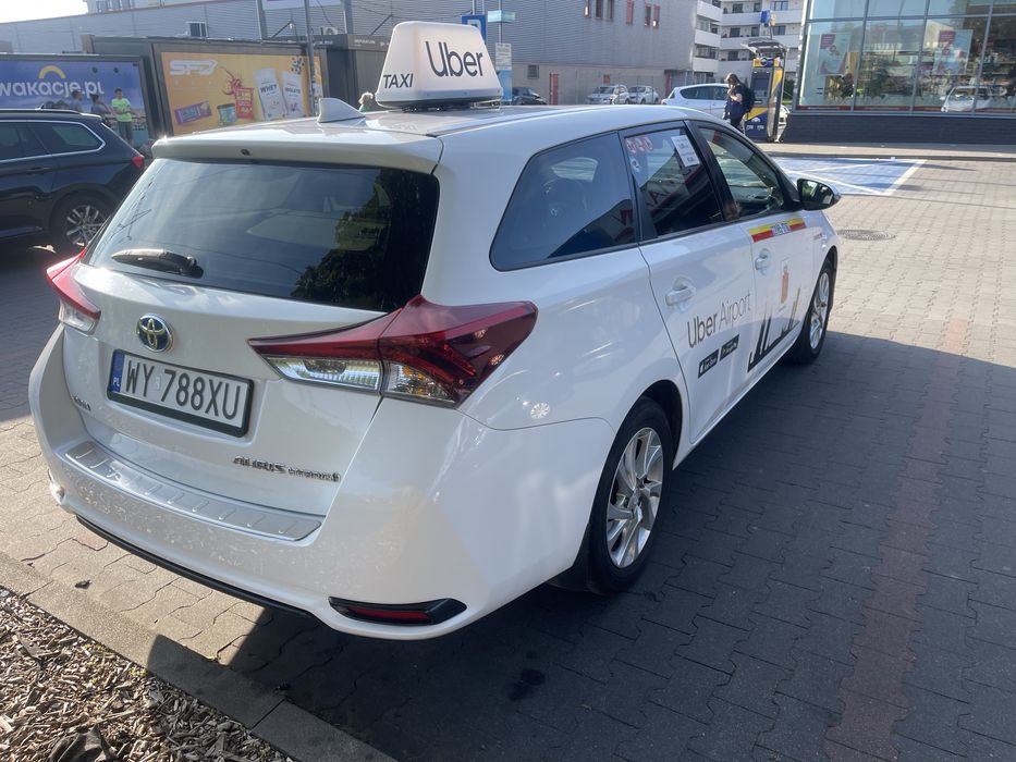 Toyota Auris Hybrid | Automat | 1.8 | 2016