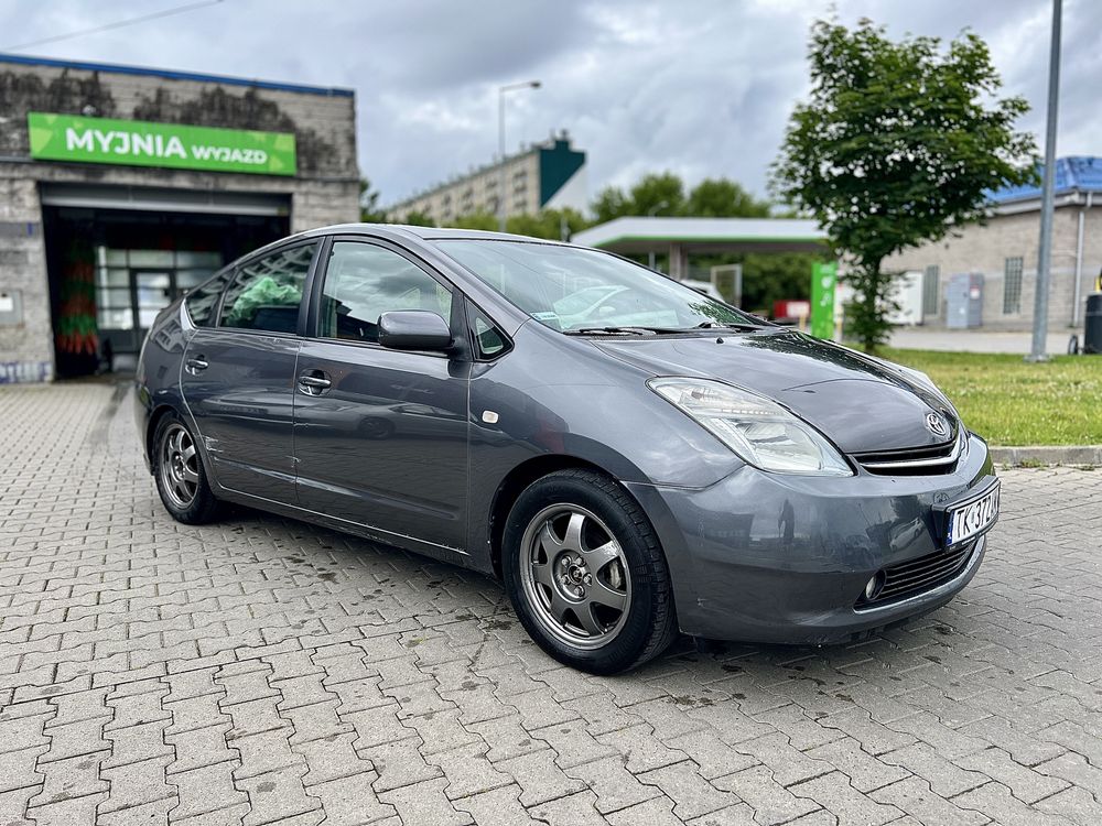 Samochód do Wynajęcia Wynajem Aut pod cele osobiste Prius Automat
