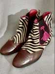 Botins em couro bege e rosa