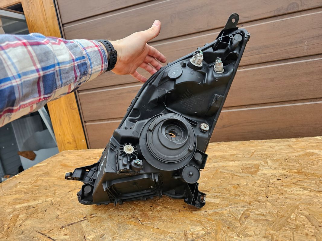 Toyota Prius Xw20/03-09 lampa Lampa prawa prawy przód przednia europa