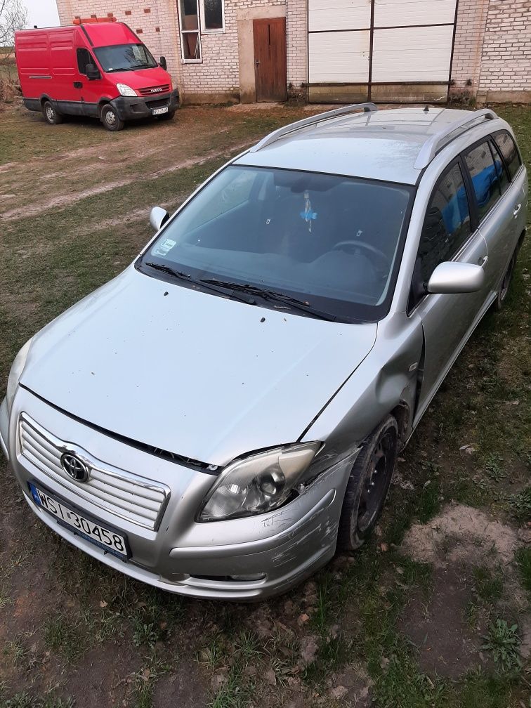 Toyota avensis w całości