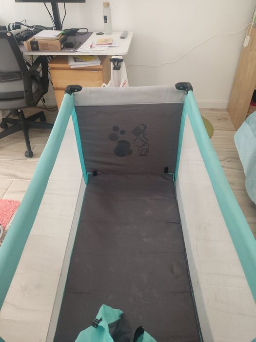 Cama de viagem usada
