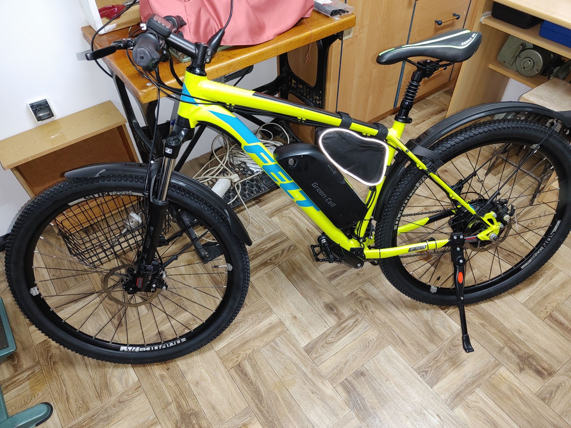 E-Bike trekkingowy z wspomaganiem elektrycznym