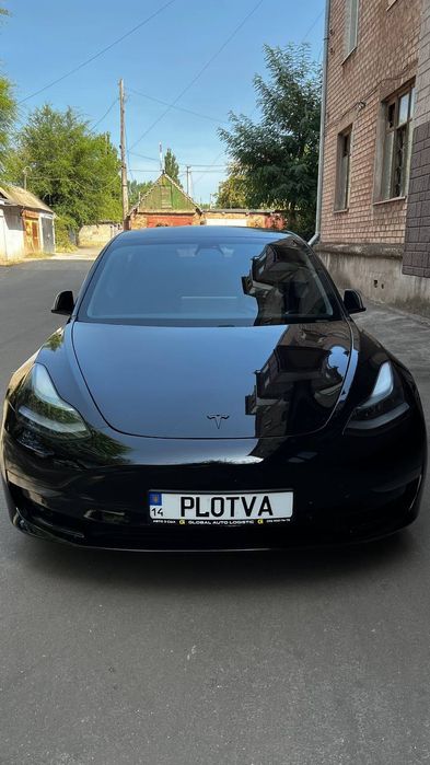 Аренда авто Тесла модел 3 дуал моторс 2021 года
