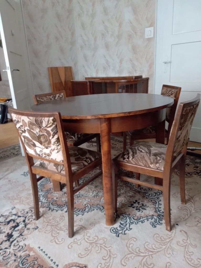 Stół dębowy rozkładany i 5 krzeseł tapicerowanych