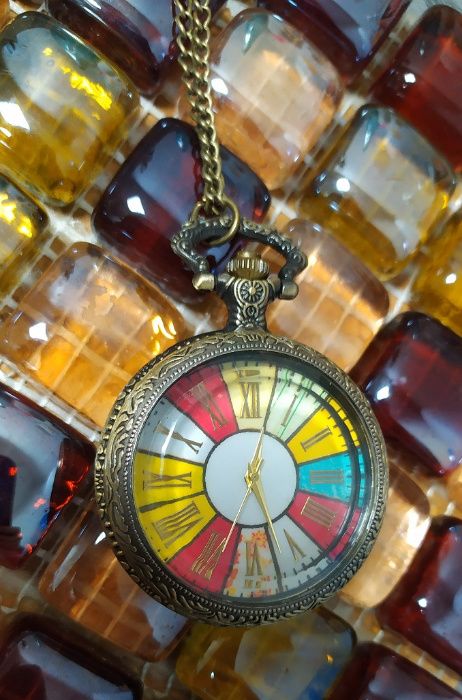 карманные часы с цепочкой авангард цветной фон