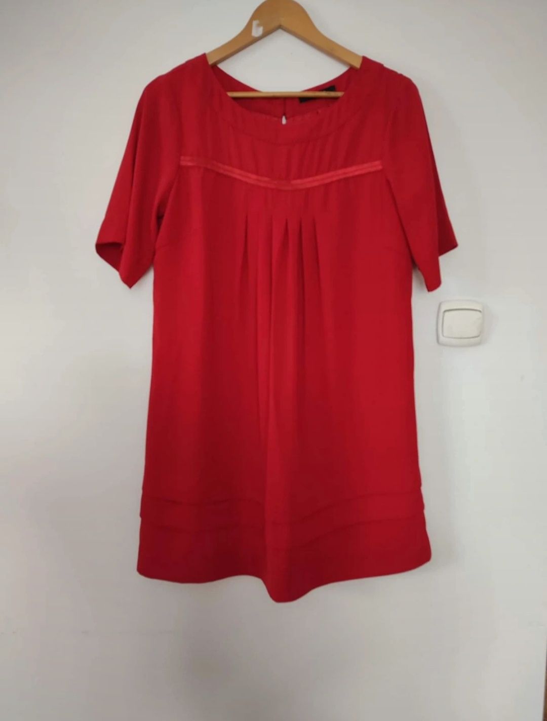 Sukienka czerwona z zakładkami roz 44