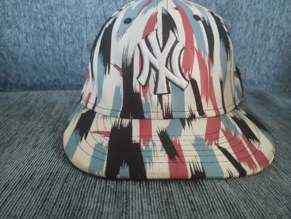 Продам кепки new era