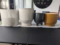 Zestaw modnych doniczek ceramicznych
