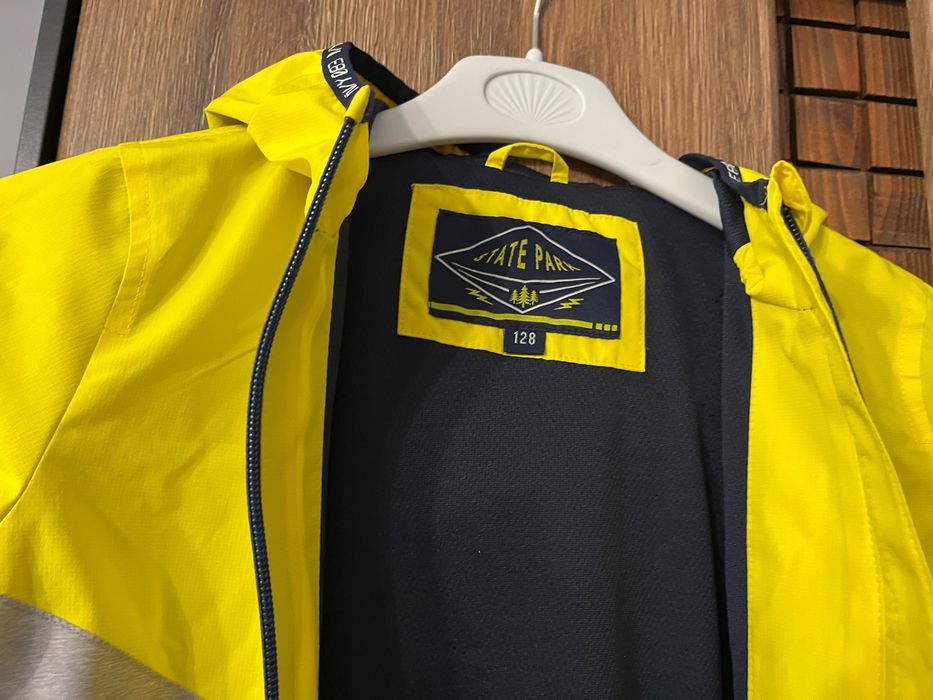 Chłopięca kurtka wiatrówka C&A roz 128, bdb stan