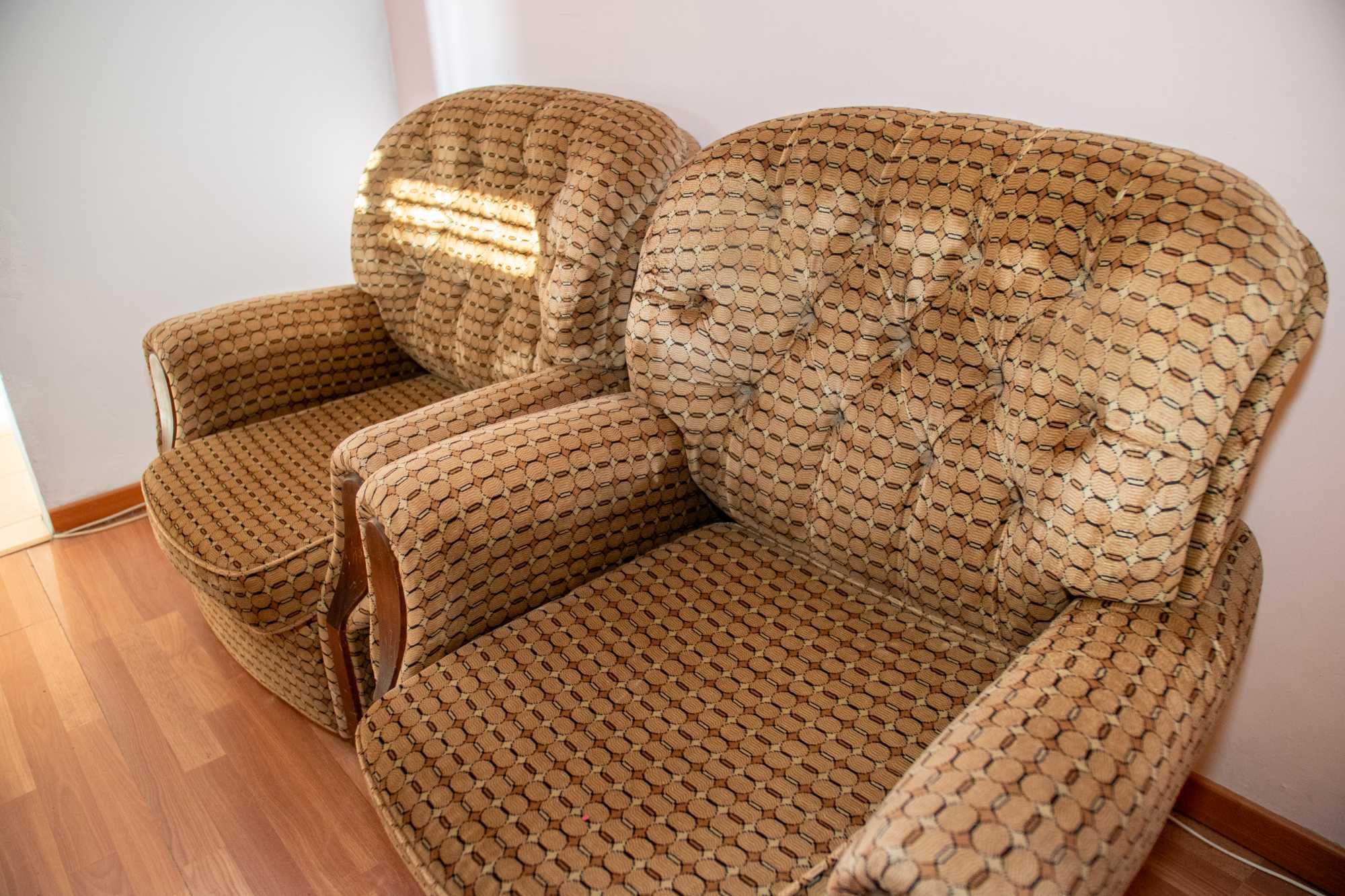 Sofá vintage + 2 poltronas a condizer – Bom estado