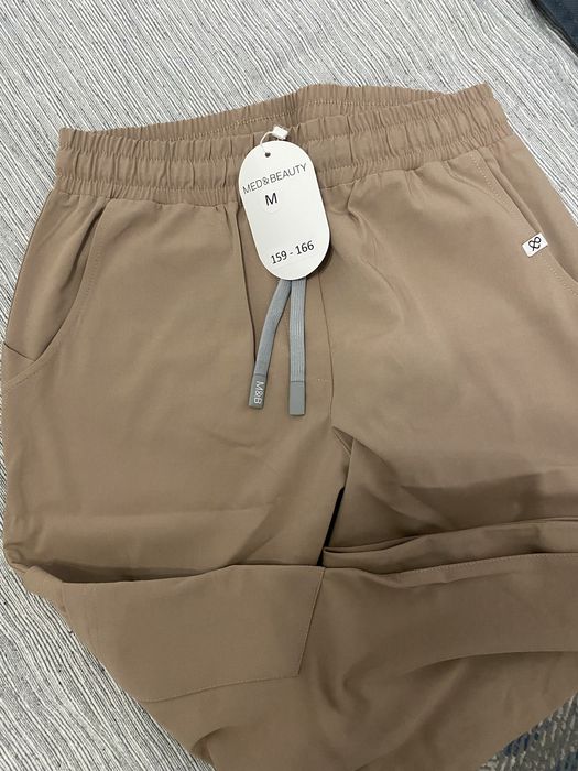 NOWE z metką spodnie medyczne, joggery Med&Beauty, kolor cappuccino, M