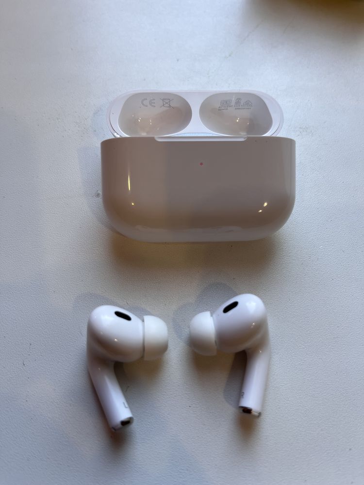 Apple AirPods Pro with MagSafe Charging Case (MLWK3TY/A)