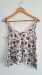 Top branco com flores