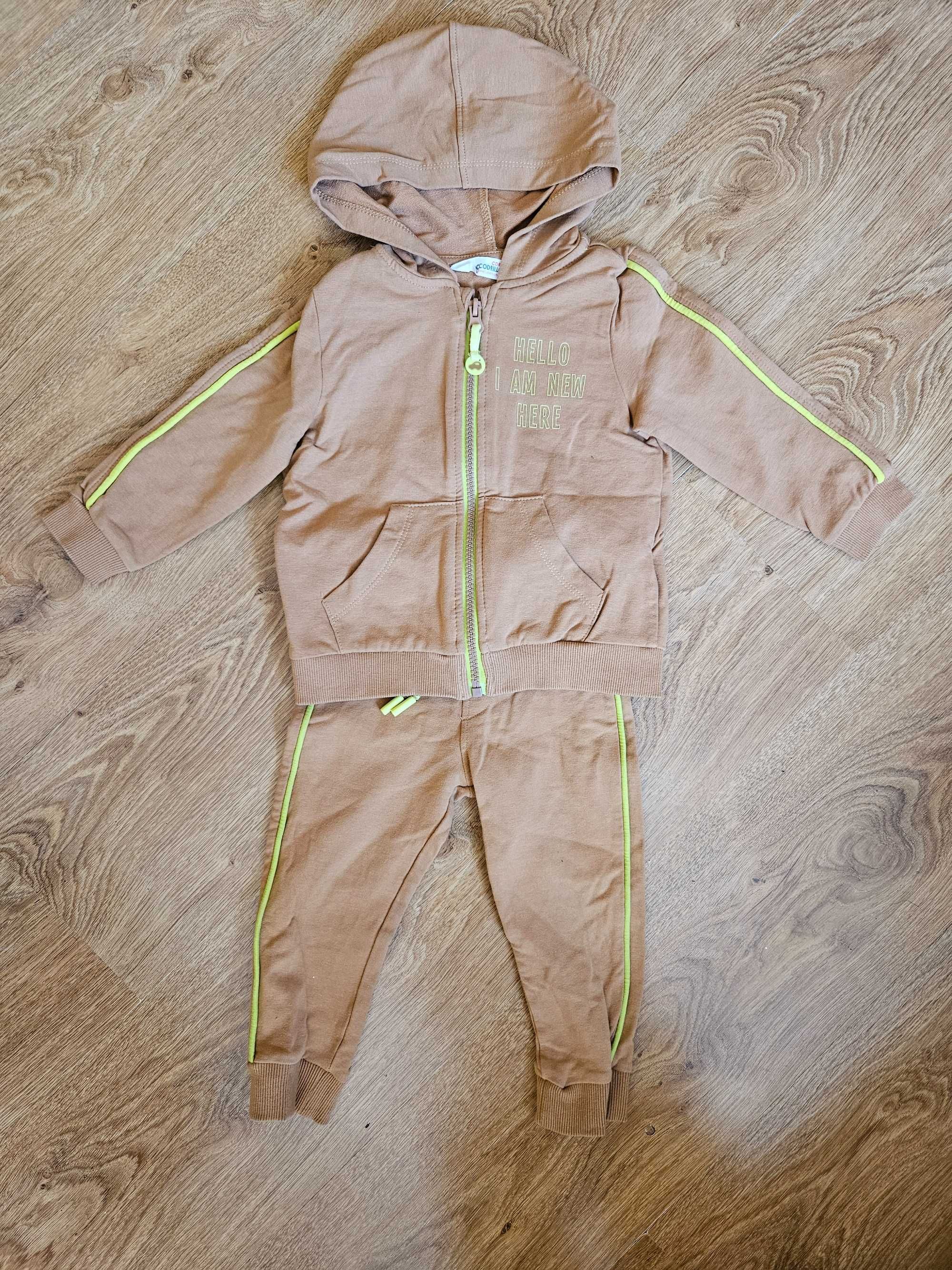 Dres chłopięcy Coccodrillo, spodnie + bluza, rozm. 86
