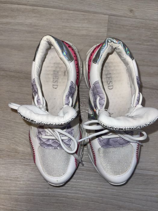 Кроссовки женские