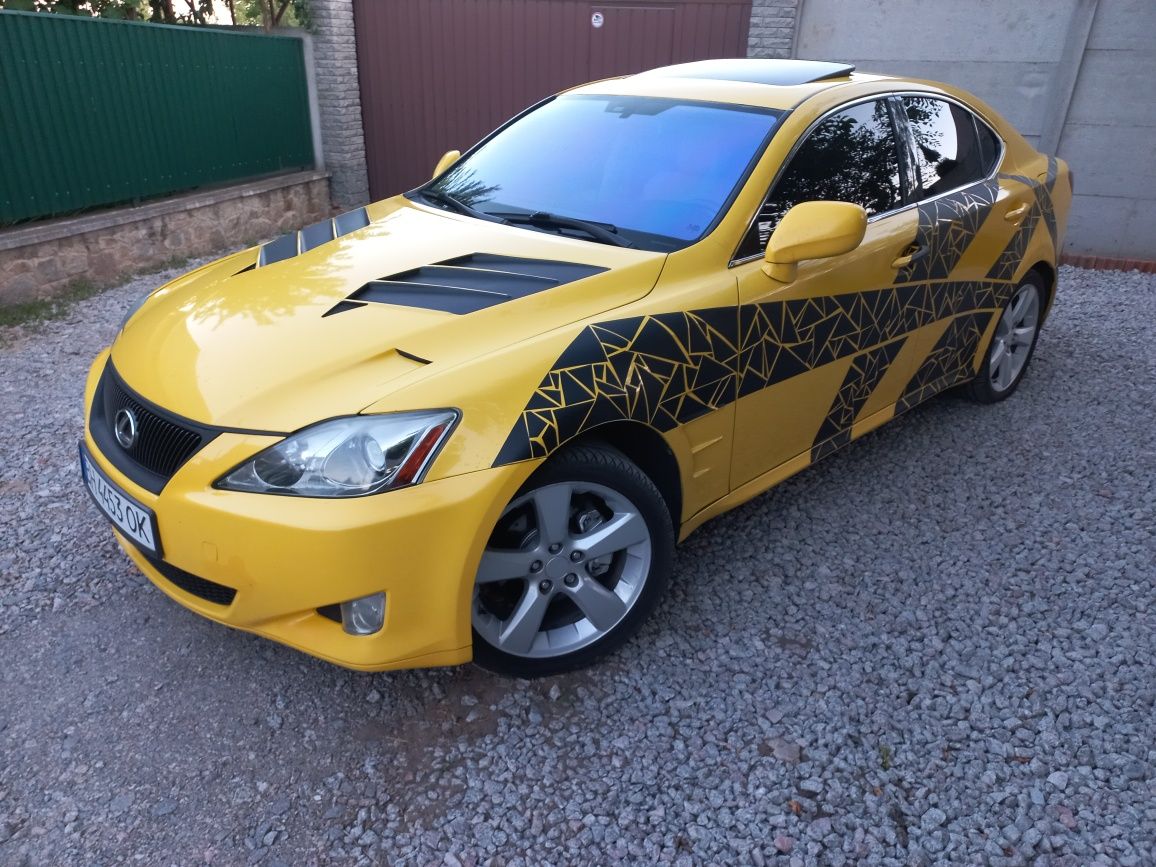 Lexus is 250 avtomat 4x4