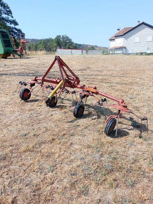 Virador de feno Kuhn GF 440