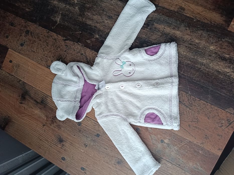 Piękny, cieplutki sweterek z uszkami