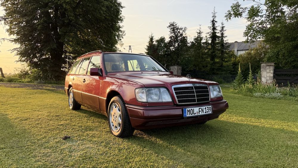 Mercedes E 124 automat