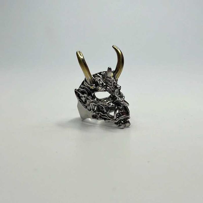 Sygnet pierścionek obrączka ring ogr potwór rogu