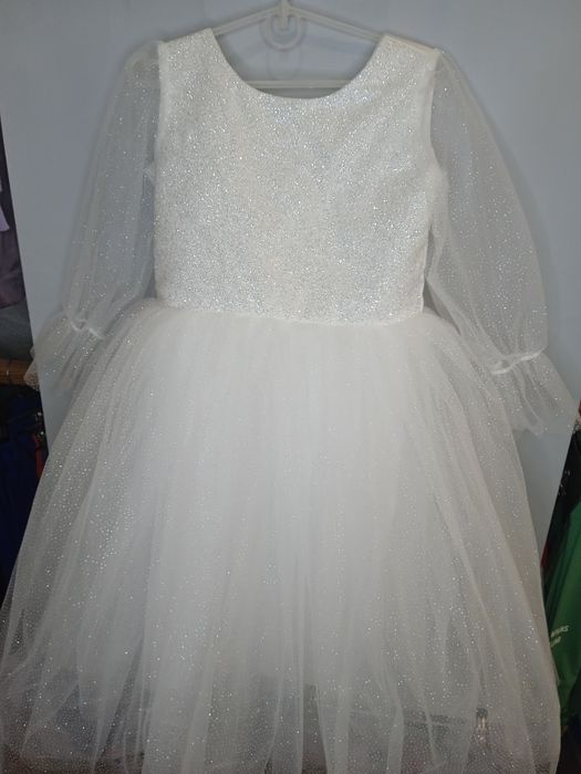 Біла святкова сукня на дівчинку 8 років