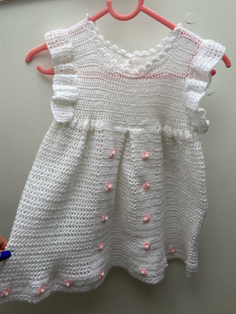 Sukienka biała z perełkami robiona ręcznie 74-80cm