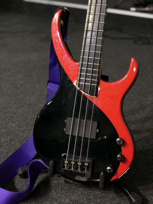 KRAMER Disciple D-1 Bass Used Black/Red