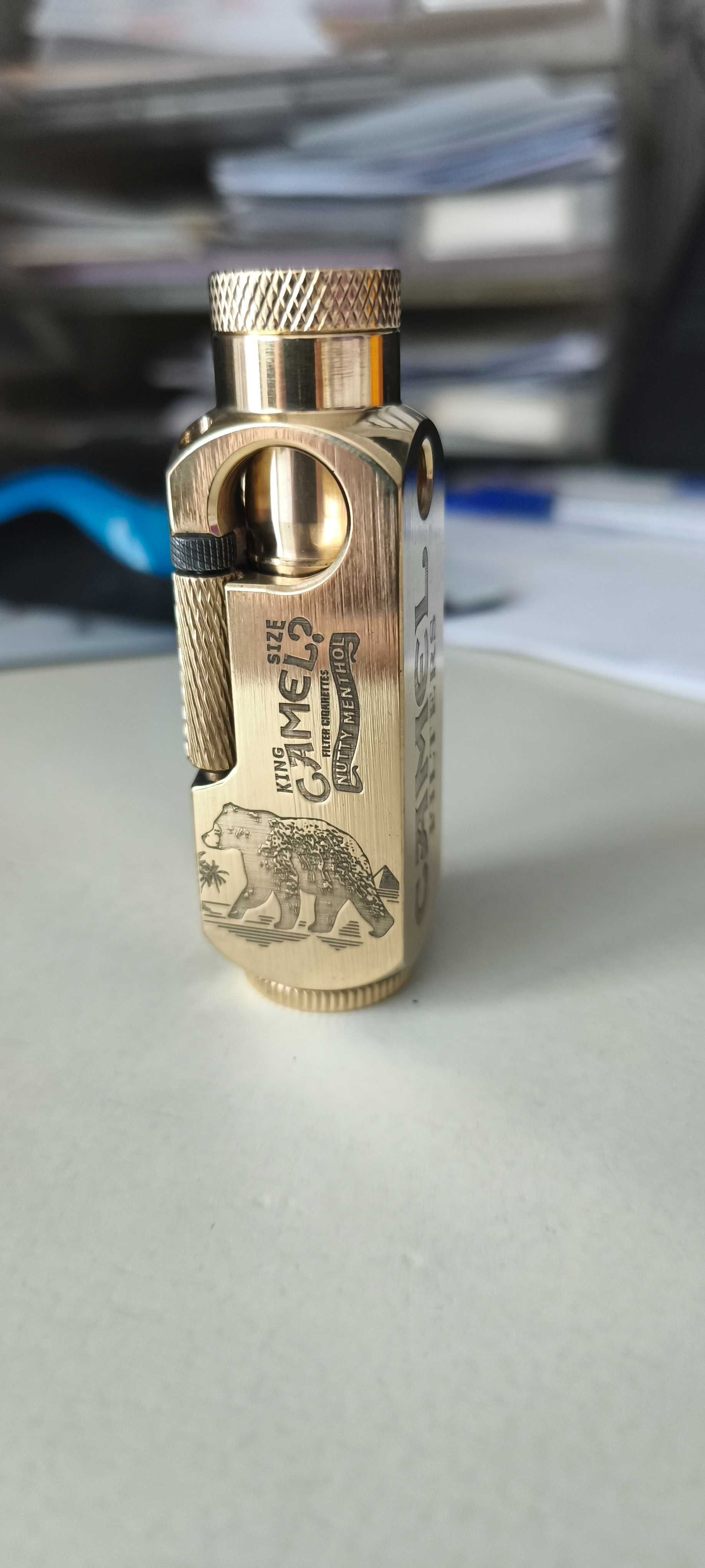 Mosiężna zapalniczka na benzynę CAMEL grawerowana