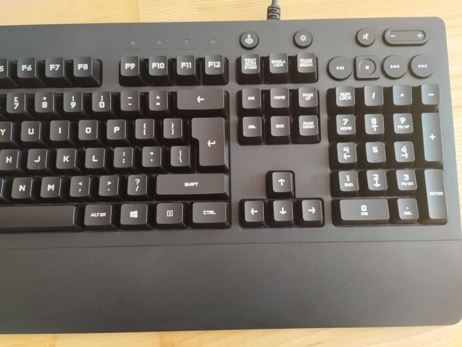 Klawiatura Gamingowa Logitech G213 - Stan Bardzo Dobry