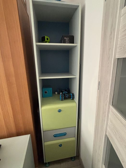 Sprzedam regał w dobrym stanie