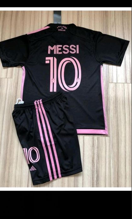 Розпродаж футбольних форм для дітей