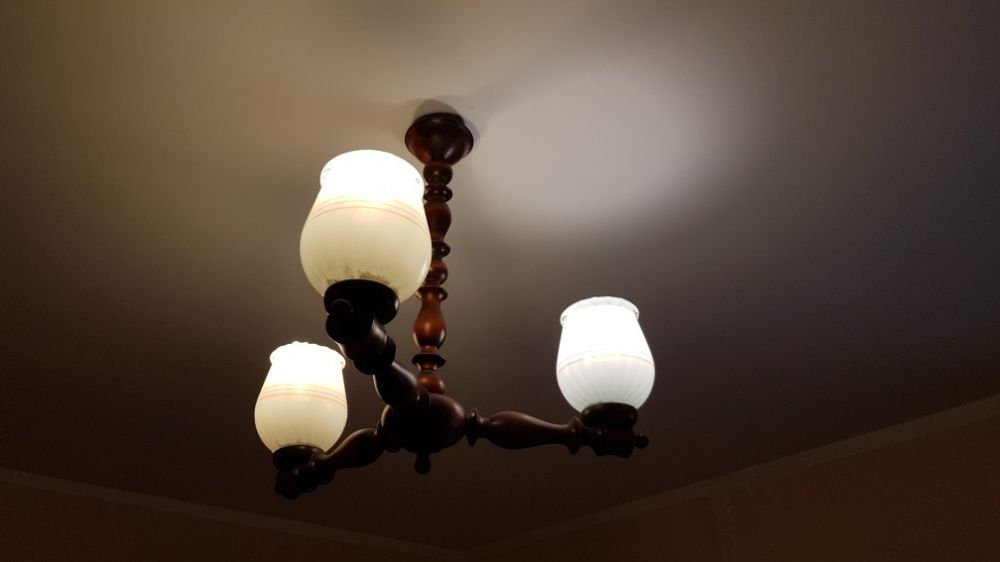 Piękna drewniana lampa sufitowa klosze Wolsztyn