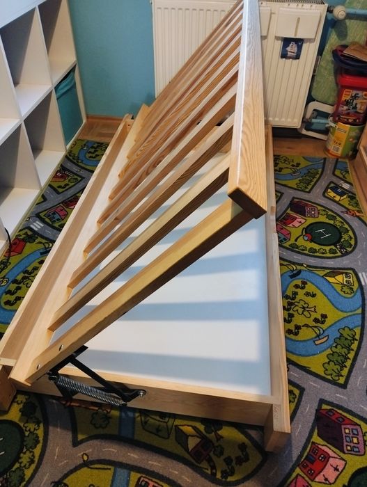 Łóżko, Stelaż łóżka drewniany na kółkach, otwierany160x80 dla dziecka