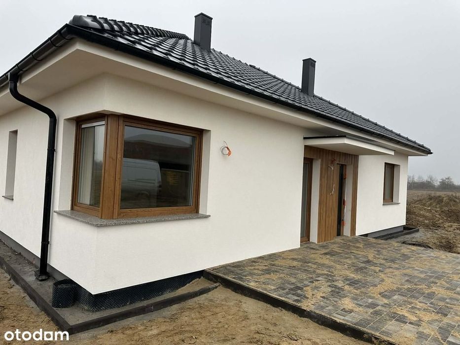 Parterowy ekonomiczny dom w nowoczesnym stylu