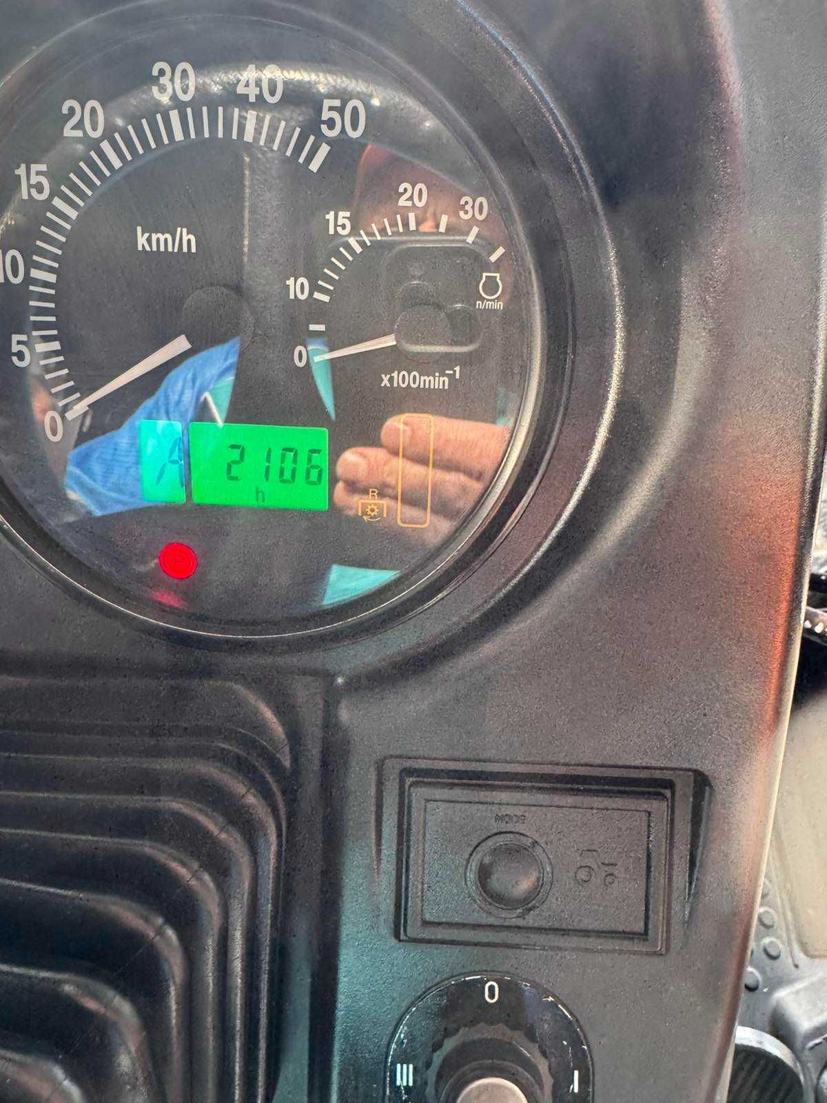 Трактор МТЗ 1221
