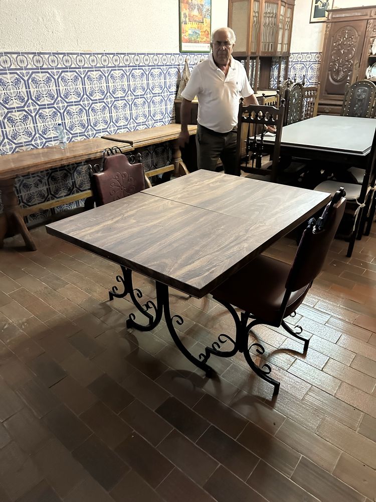 Mesa com cadeiras