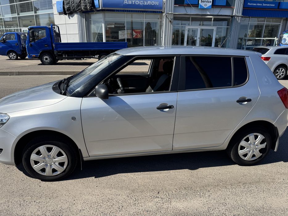 Авто skoda fabia 2011 1.2
