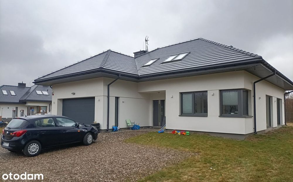 Piękny dom z poddaszem użytkowym w Okuniewie, gaz, kanaliza, prąd woda