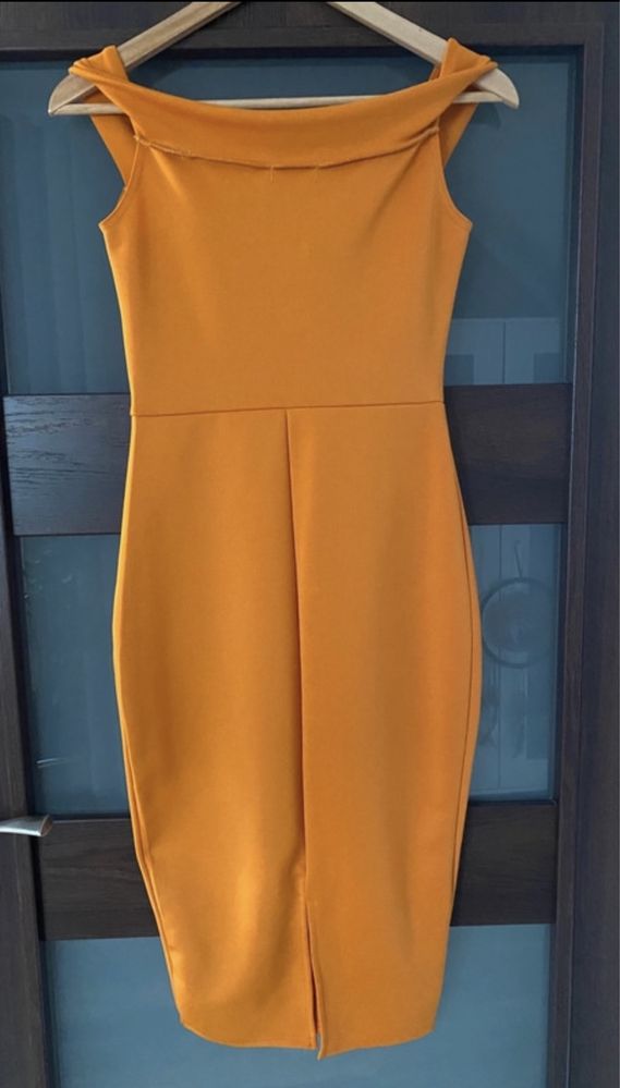 Nowa elegancka sukienka BOOHOO