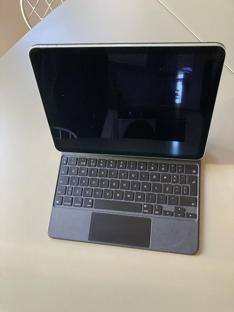 iPad Air (4th gen) 256GB + Magic Keyboard