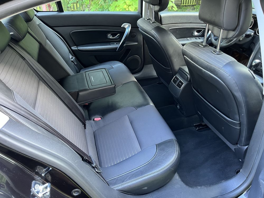 Renault Latitude/2.0/Bogate wyposażenie/Klimatronik/Pół-skóra !!!
