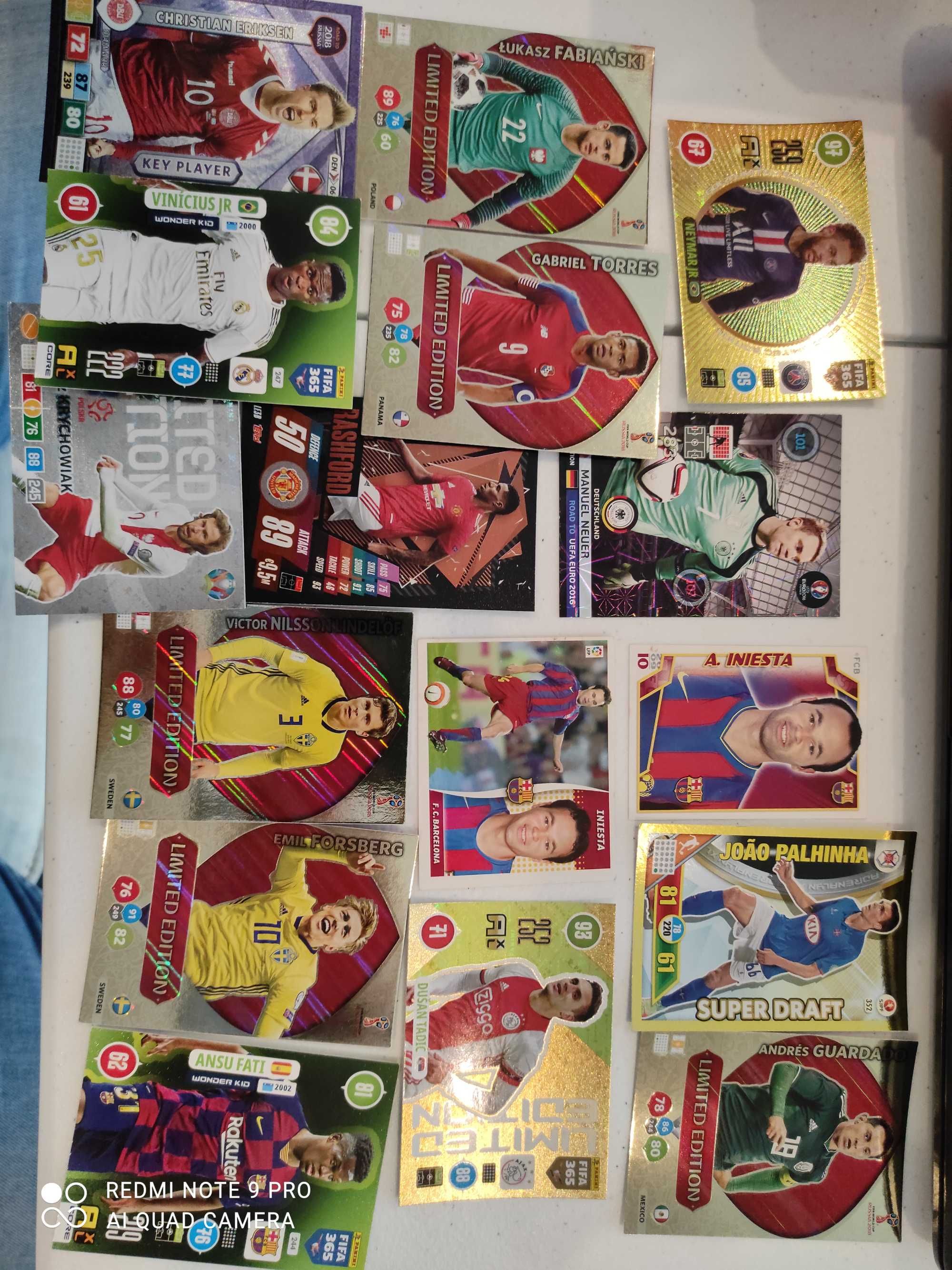 Cards e cromos de craques da bola