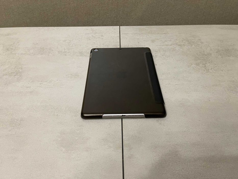 Планшет Apple iPad A1822 (5 Gen., 2020), 9.7", Apple A9, 2GB, 32GB