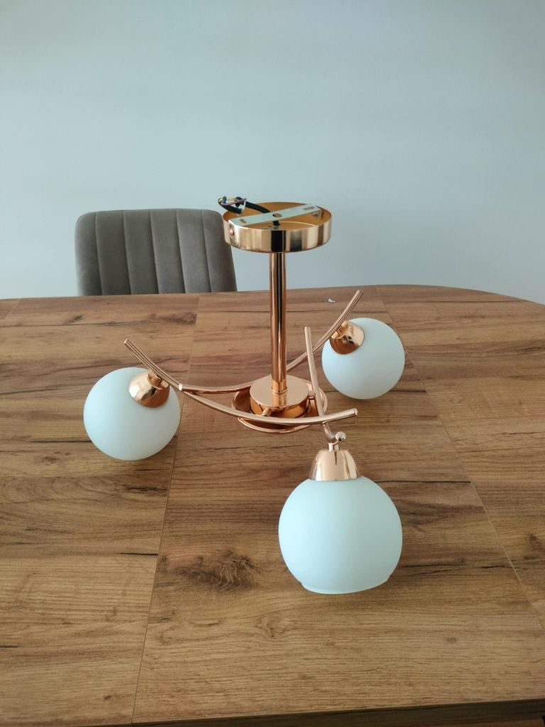Nowa lampa tylko przymierzony.  Bez  pudełka