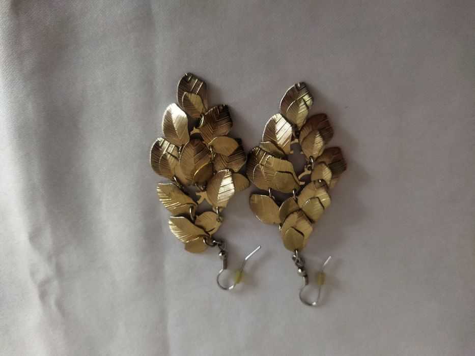 Wiszące kolczyki liście w kolorze złotym