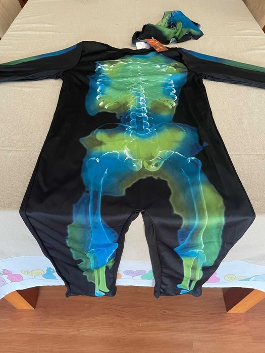 Fato Carnaval "Esqueleto". Novo, sem uso, com etiqueta